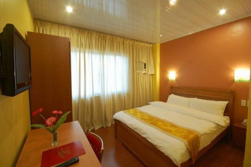 A&A Plaza Hotel Puerto Princesa Extérieur photo