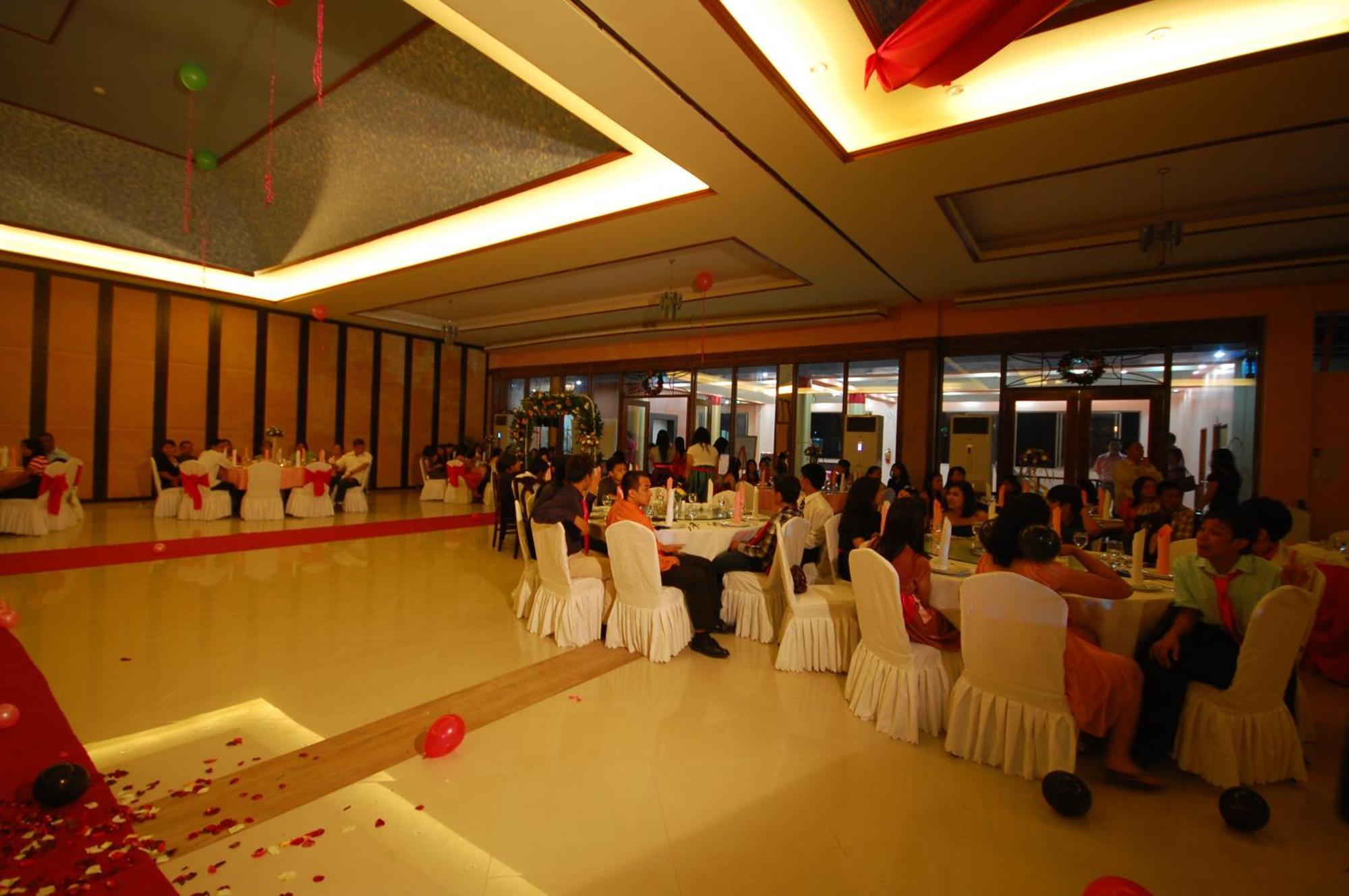 A&A Plaza Hotel Puerto Princesa Extérieur photo