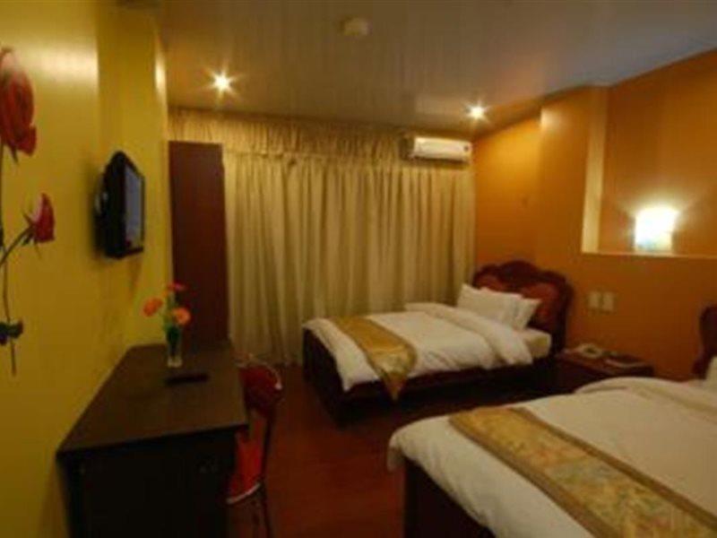 A&A Plaza Hotel Puerto Princesa Extérieur photo